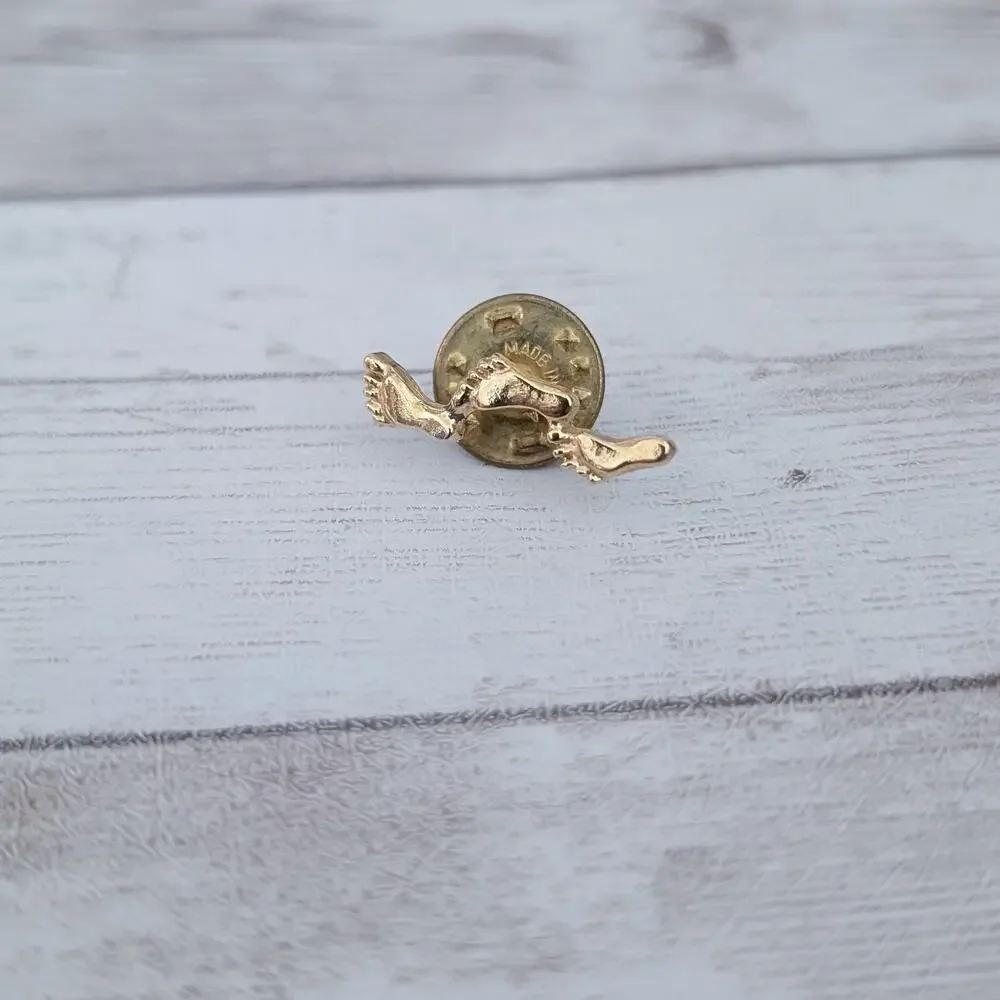 Vintage Pin / Brooch Gold Tone Foot Print Trio Footprints In The Sand
